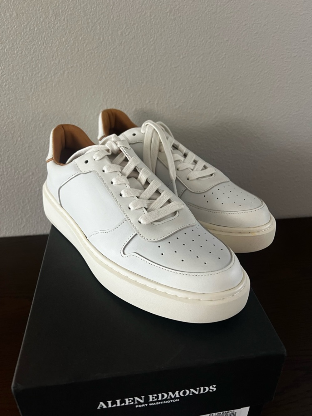Allen Edmonds White Leather Men’s Low-Top Sneakers with Tan Lining